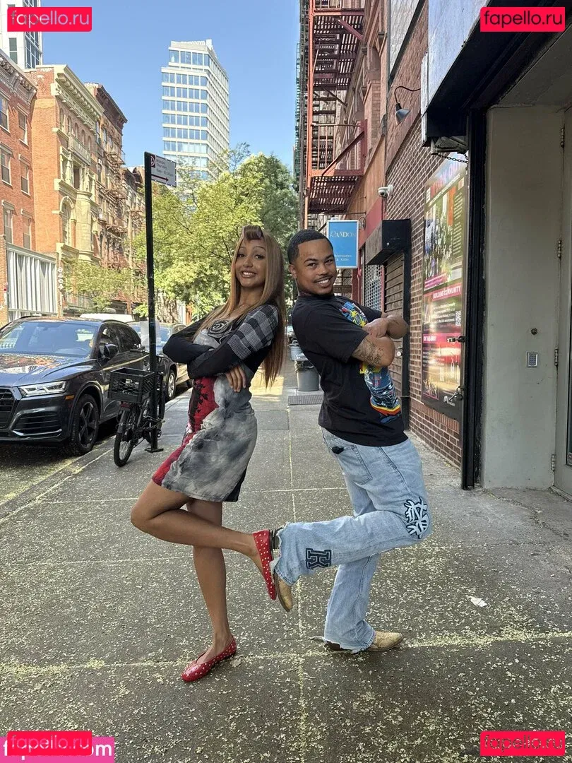 PinkPantheress Onlyfans Photo Gallery 