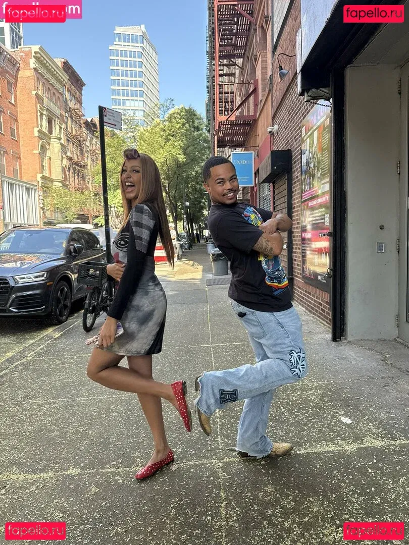 PinkPantheress Onlyfans Photo Gallery 