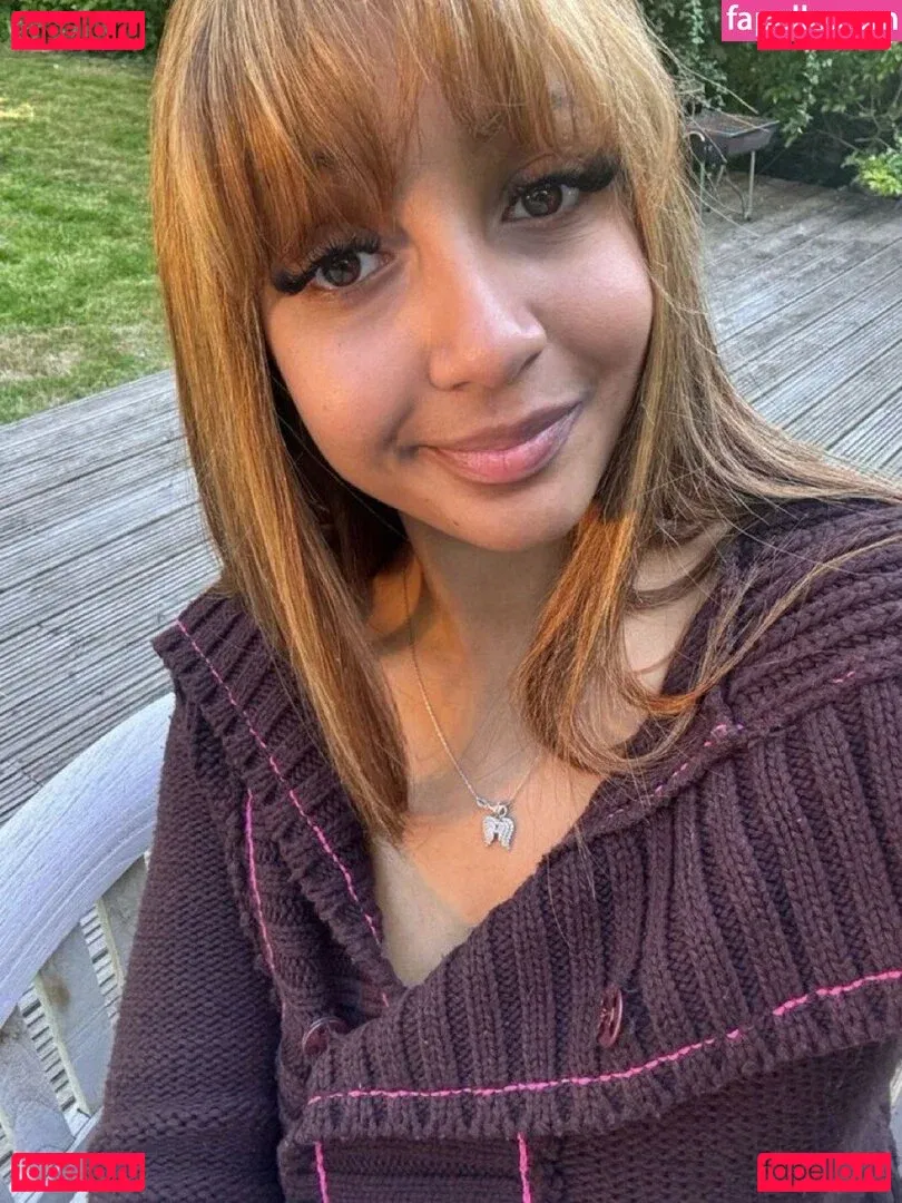 PinkPantheress Onlyfans Photo Gallery 