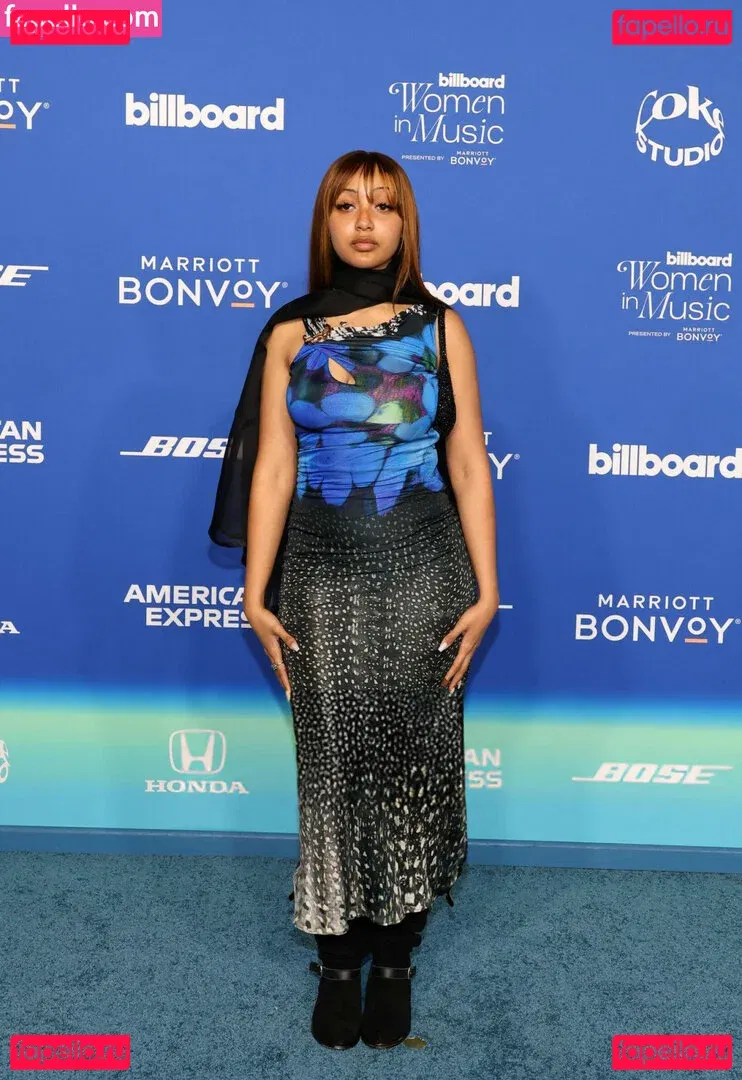 PinkPantheress Onlyfans Photo Gallery 