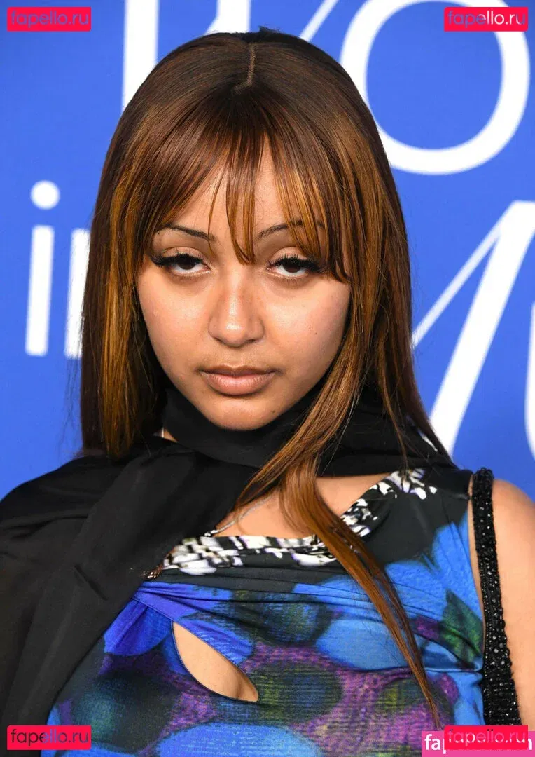 PinkPantheress Onlyfans Photo Gallery 