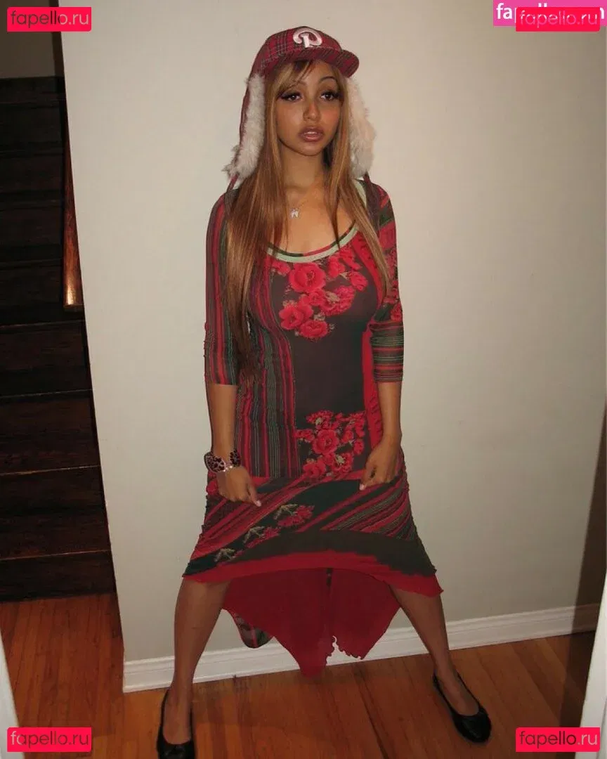 PinkPantheress Onlyfans Photo Gallery 