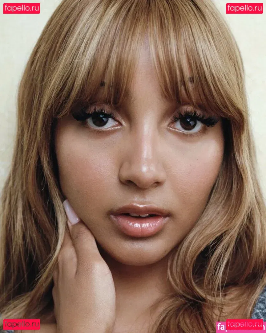 PinkPantheress Onlyfans Photo Gallery 