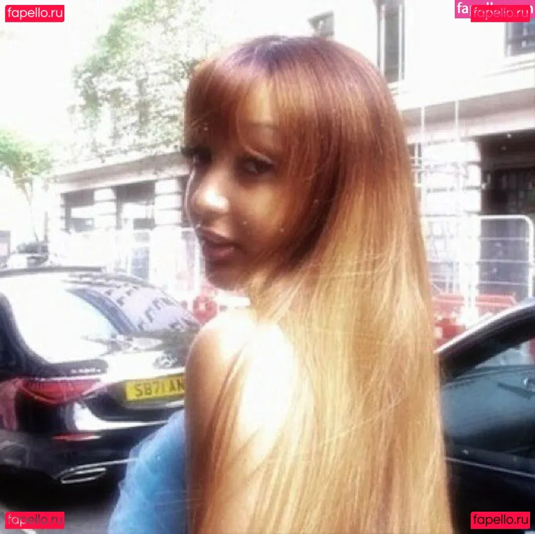 PinkPantheress Onlyfans Photo Gallery 