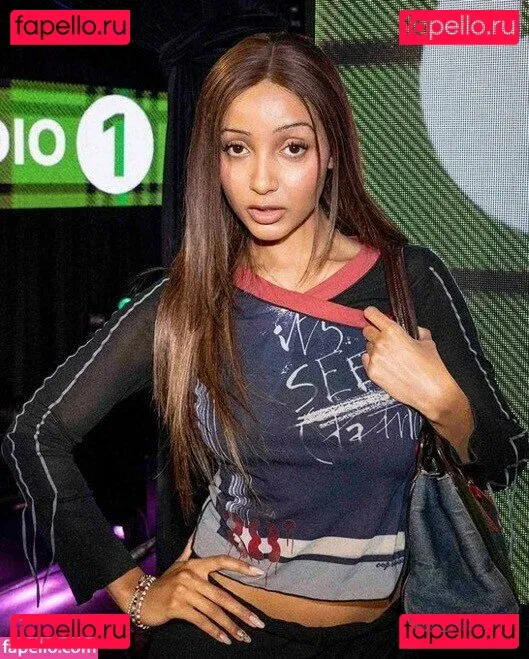 PinkPantheress Onlyfans Photo Gallery 