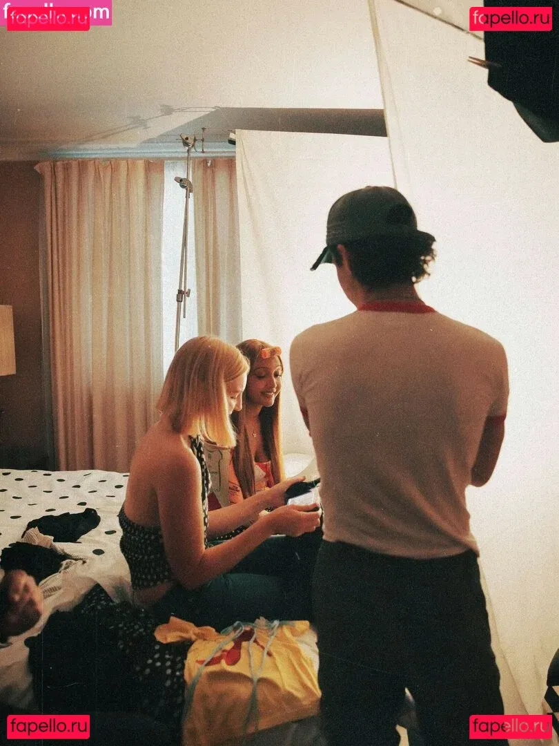 PinkPantheress Onlyfans Photo Gallery 