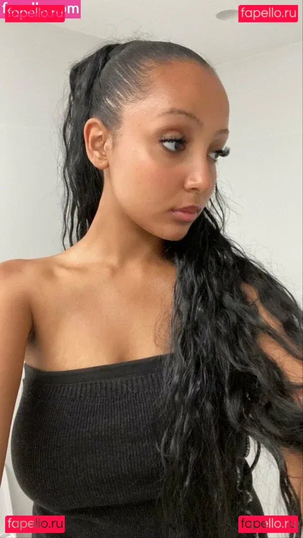 PinkPantheress Onlyfans Photo Gallery 