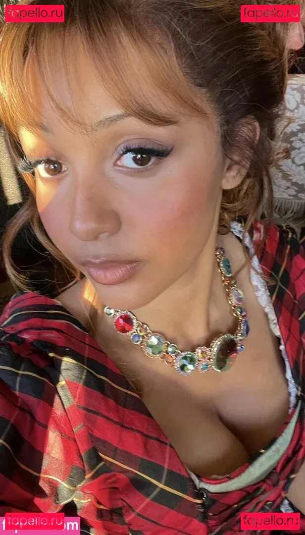 PinkPantheress Onlyfans Photo Gallery 