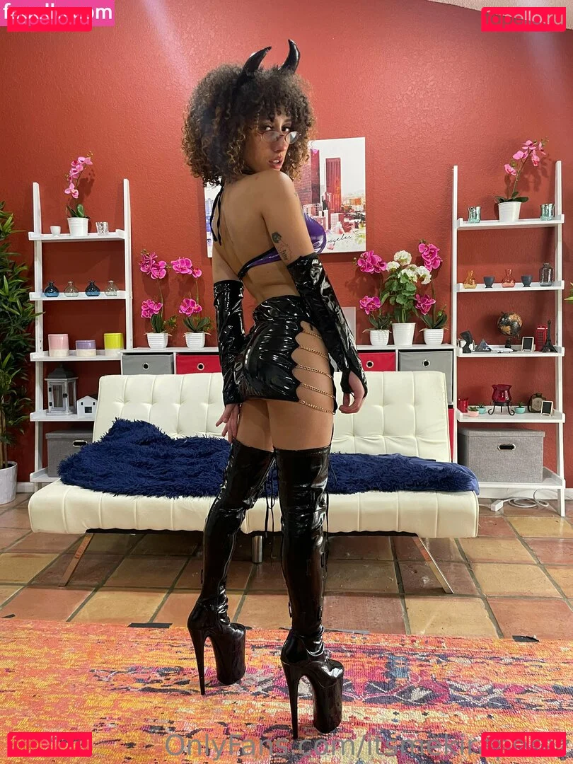 Kira Perez Onlyfans Photo Gallery 