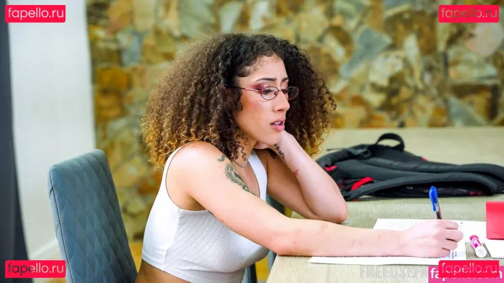 Kira Perez Onlyfans Photo Gallery 