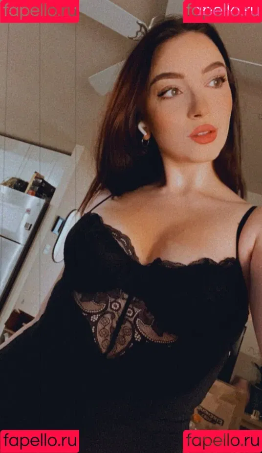Novaleesi Onlyfans Photo Gallery 