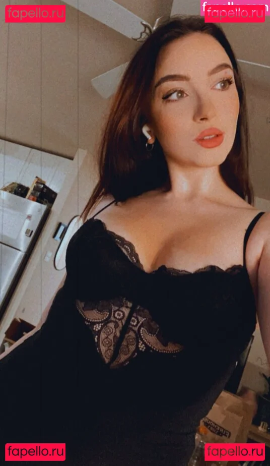 Novaleesi Onlyfans Photo Gallery 