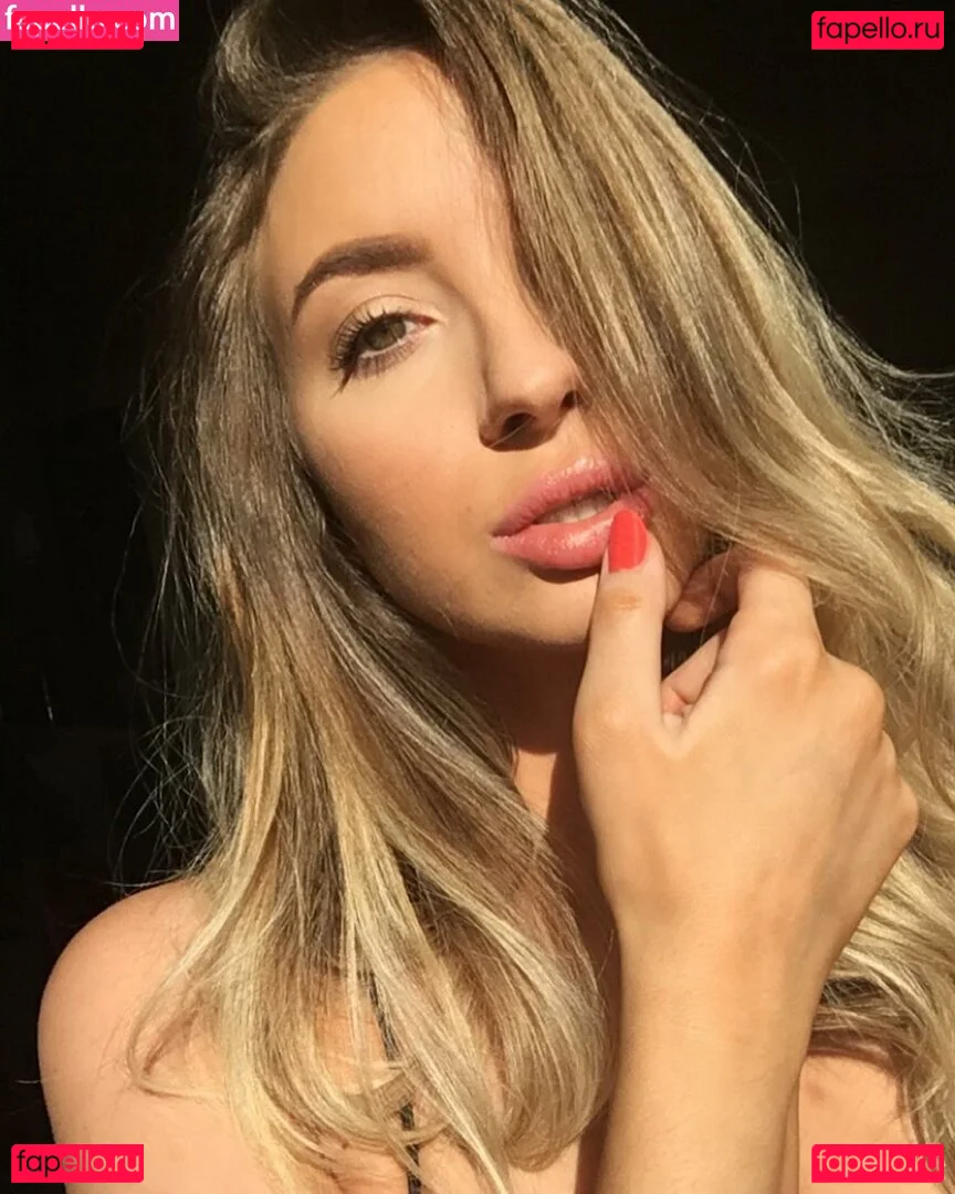 Novaleesi Onlyfans Photo Gallery 