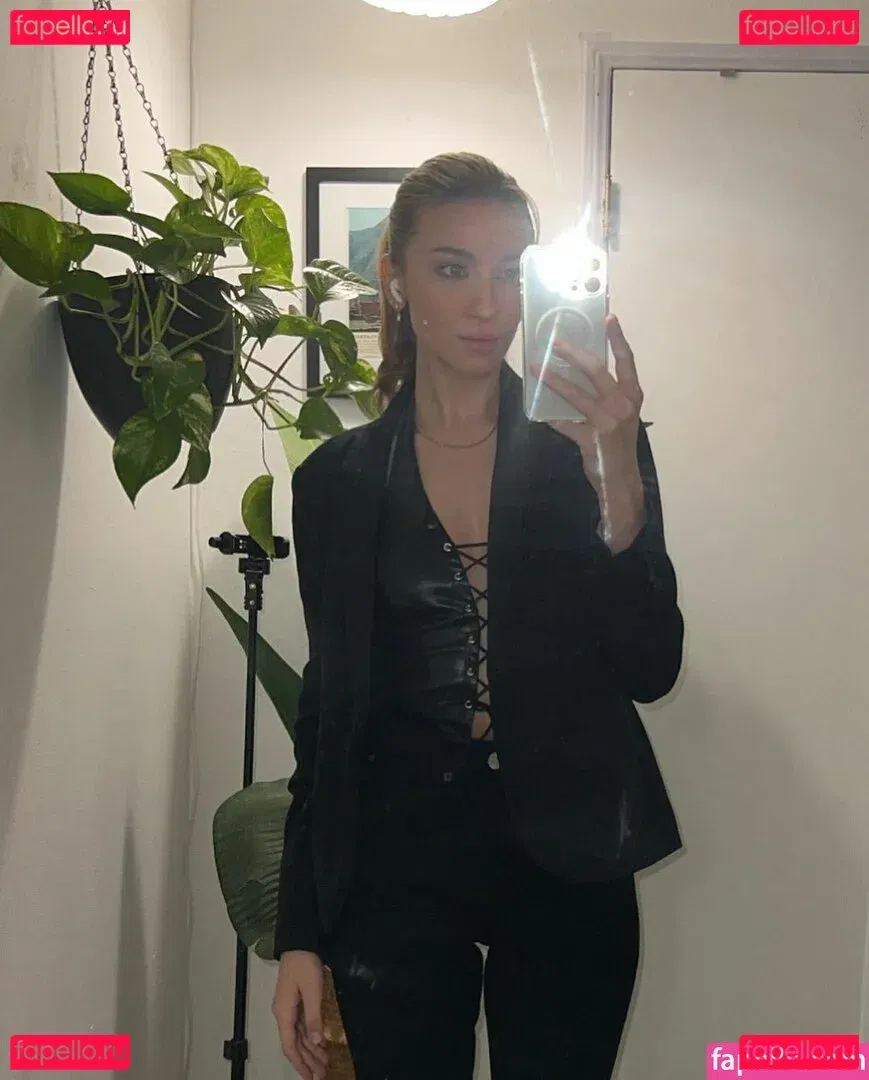 Novaleesi Onlyfans Photo Gallery 