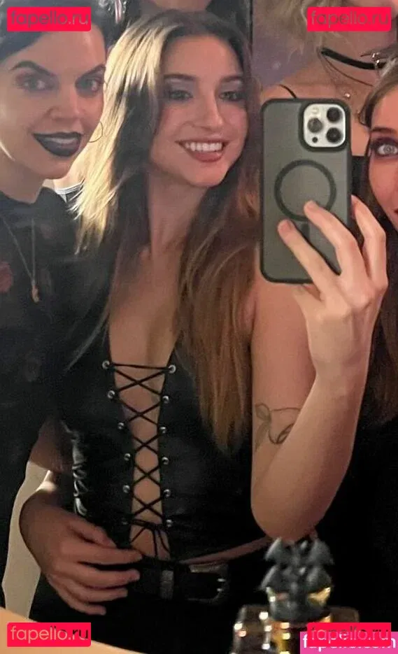 Novaleesi Onlyfans Photo Gallery 