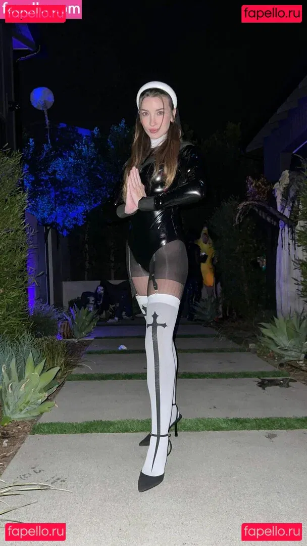 Novaleesi Onlyfans Photo Gallery 