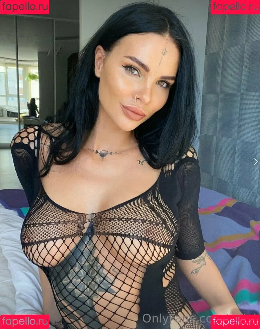 holy.polly Onlyfans Photo Gallery 