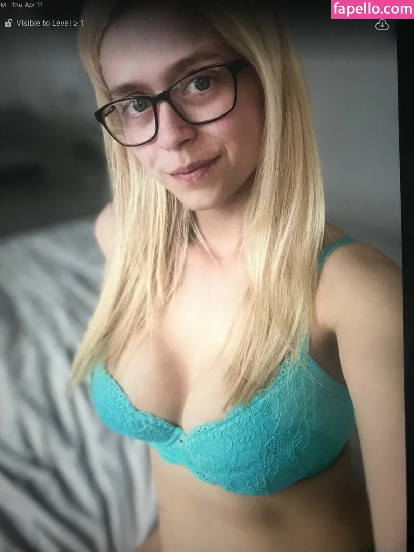 kinkytia Onlyfans Photo Gallery 