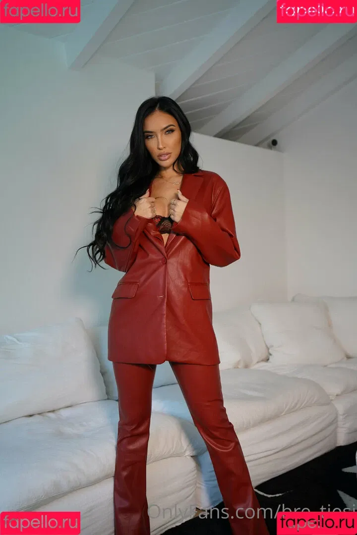 bre_tiesi Onlyfans Photo Gallery 