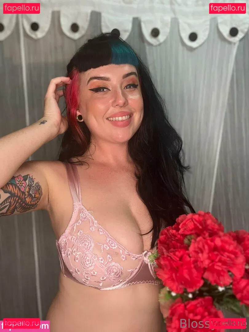 blossybluex Onlyfans Photo Gallery 