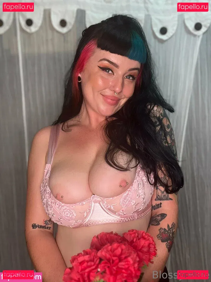 blossybluex Onlyfans Photo Gallery 