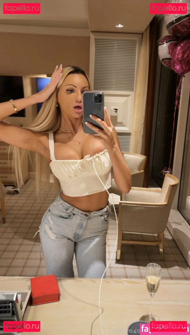 misscarabelle Onlyfans Photo Gallery 