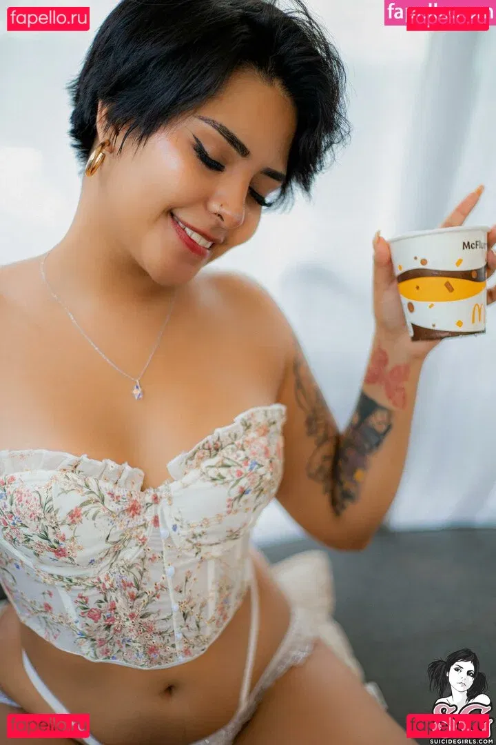 Noapetite Onlyfans Photo Gallery 