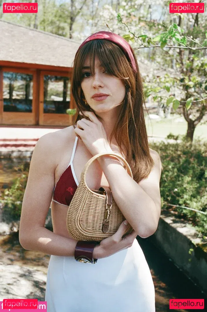 Daisy Edgar-Jones Onlyfans Photo Gallery 