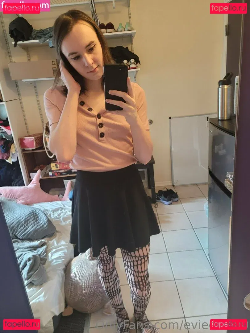 evieevie00 Onlyfans Photo Gallery 