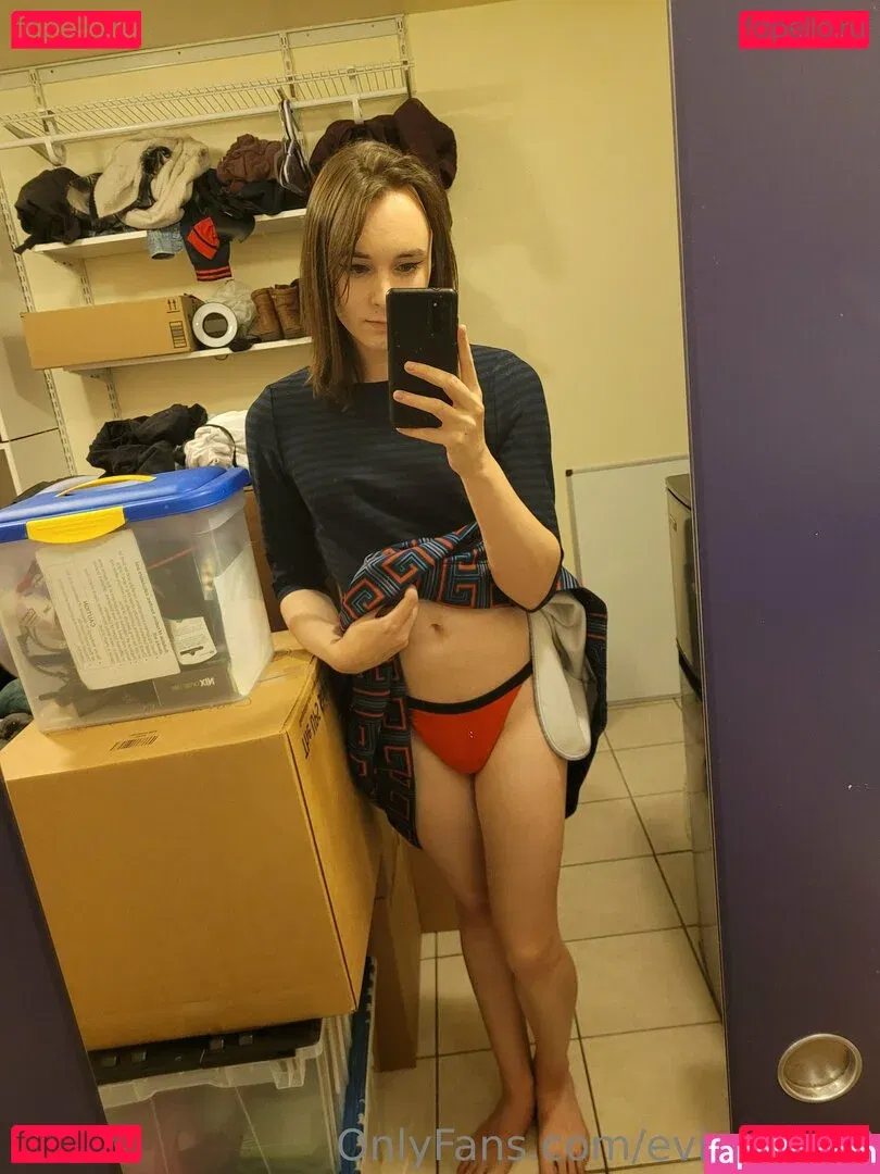 evieevie00 Onlyfans Photo Gallery 