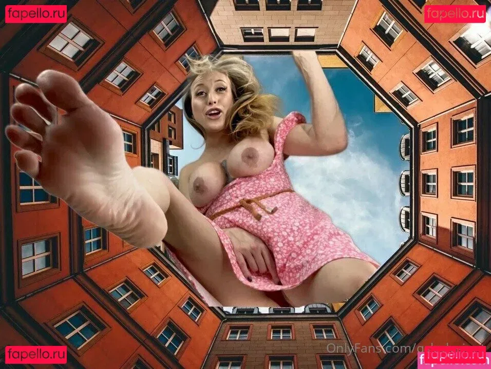 qsladygiant Onlyfans Photo Gallery 