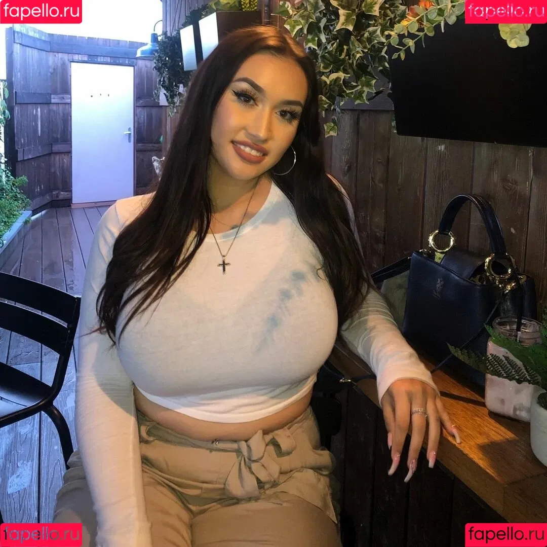 Chloe Onlyfans Photo Gallery 