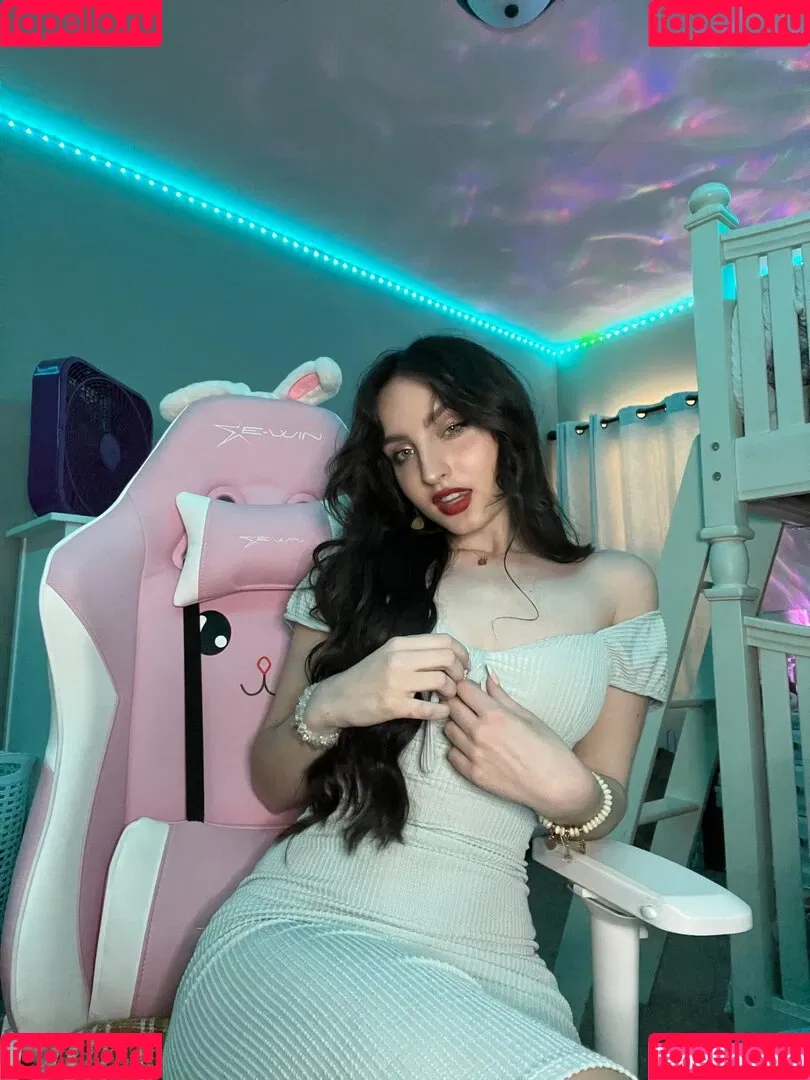 Beebee ASMR Onlyfans Photo Gallery 