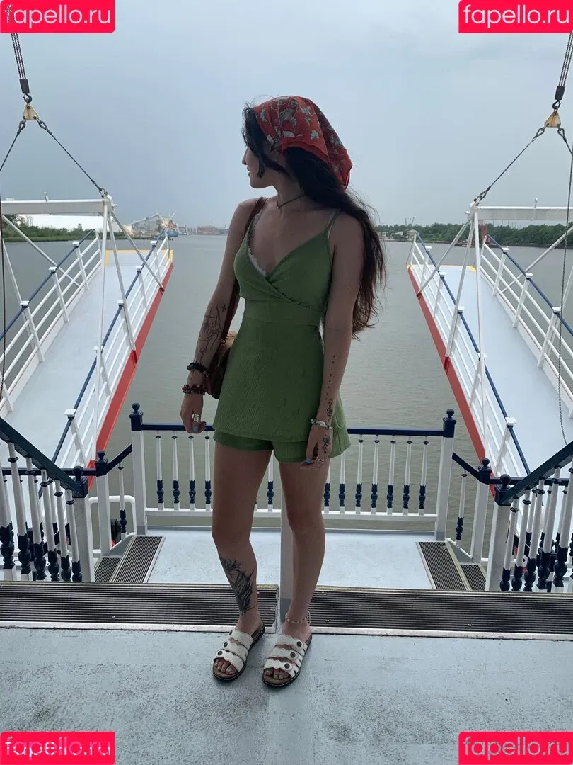 Beebee ASMR Onlyfans Photo Gallery 