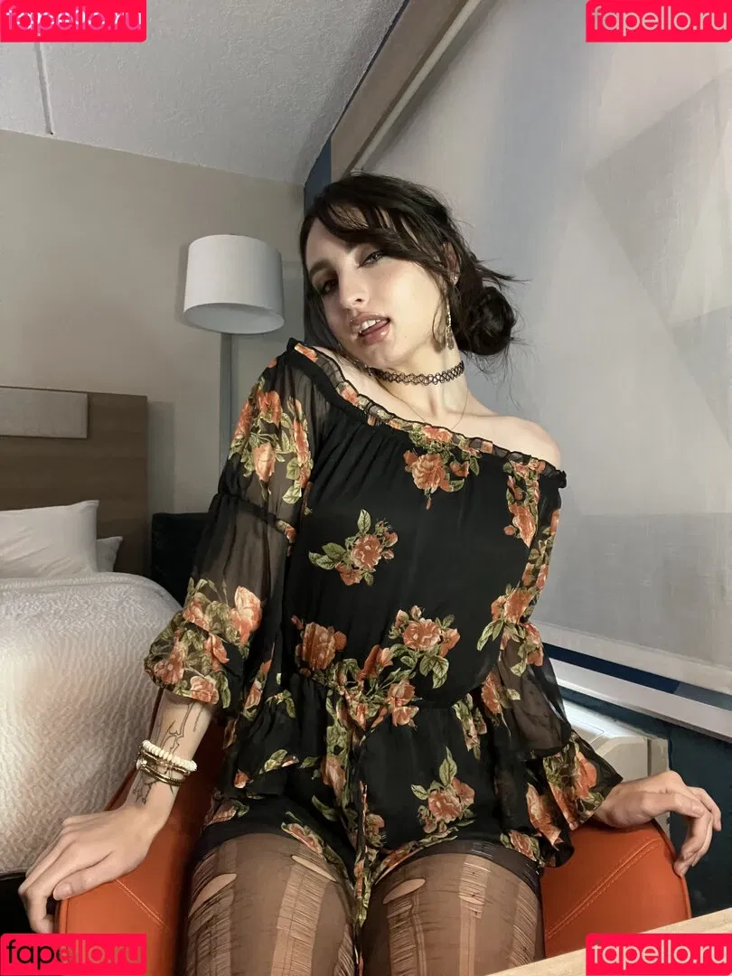 Beebee ASMR Onlyfans Photo Gallery 
