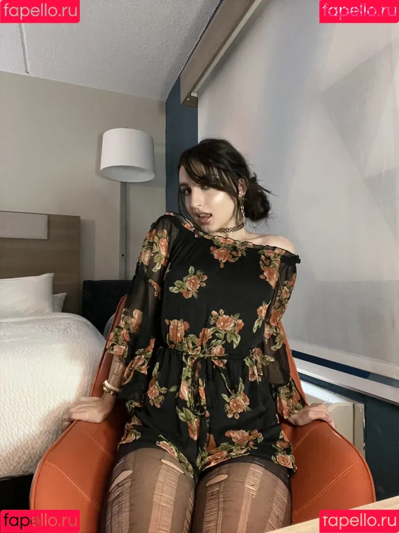 Beebee ASMR Onlyfans Photo Gallery 