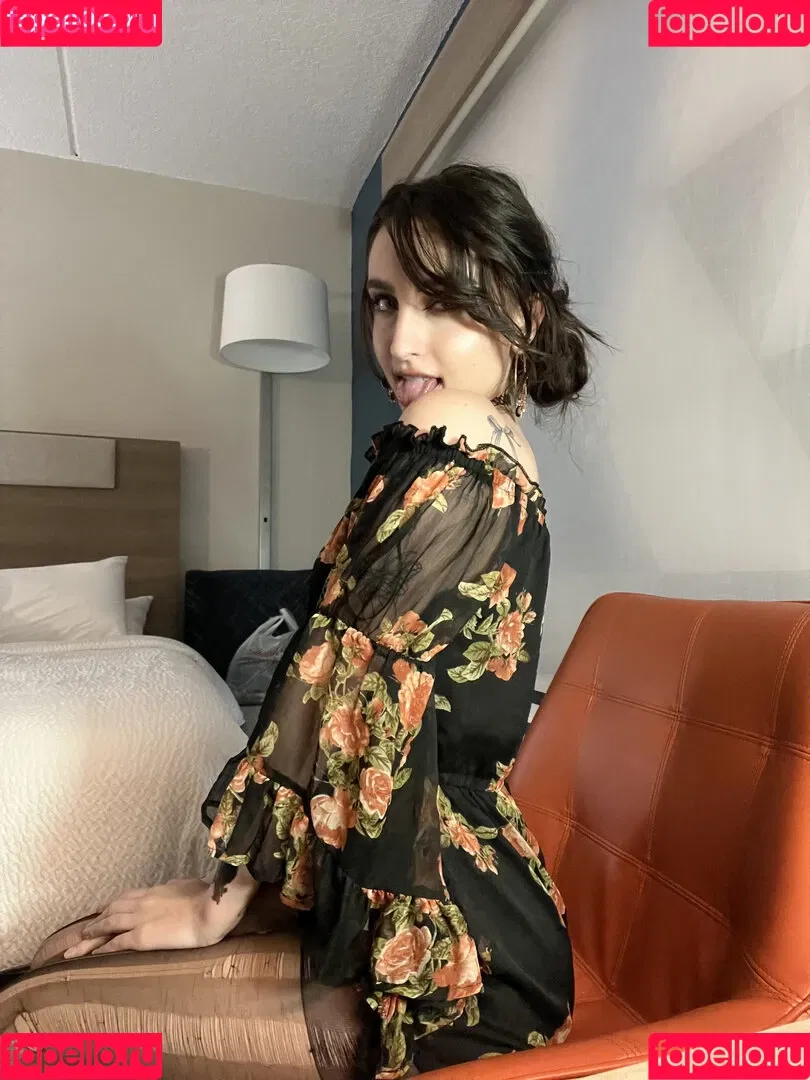 Beebee ASMR Onlyfans Photo Gallery 