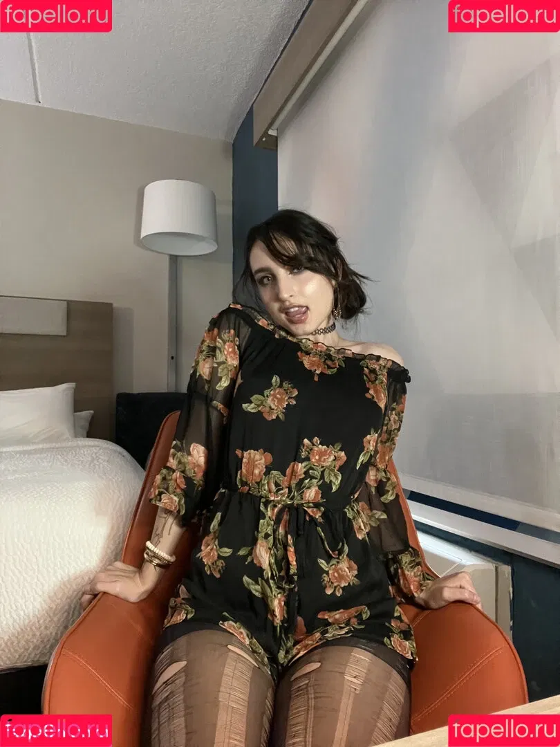 Beebee ASMR Onlyfans Photo Gallery 
