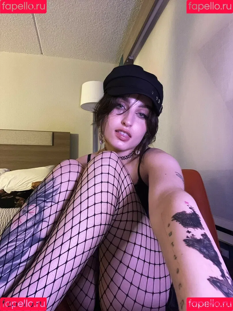 Beebee ASMR Onlyfans Photo Gallery 