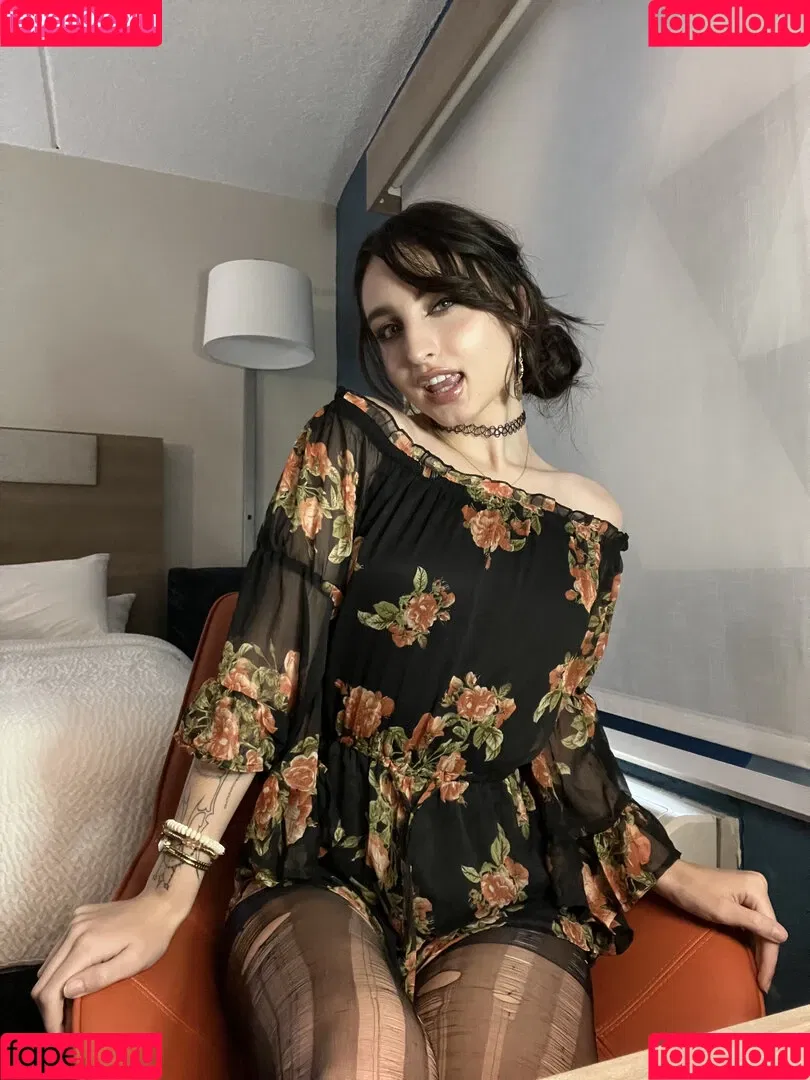 Beebee ASMR Onlyfans Photo Gallery 