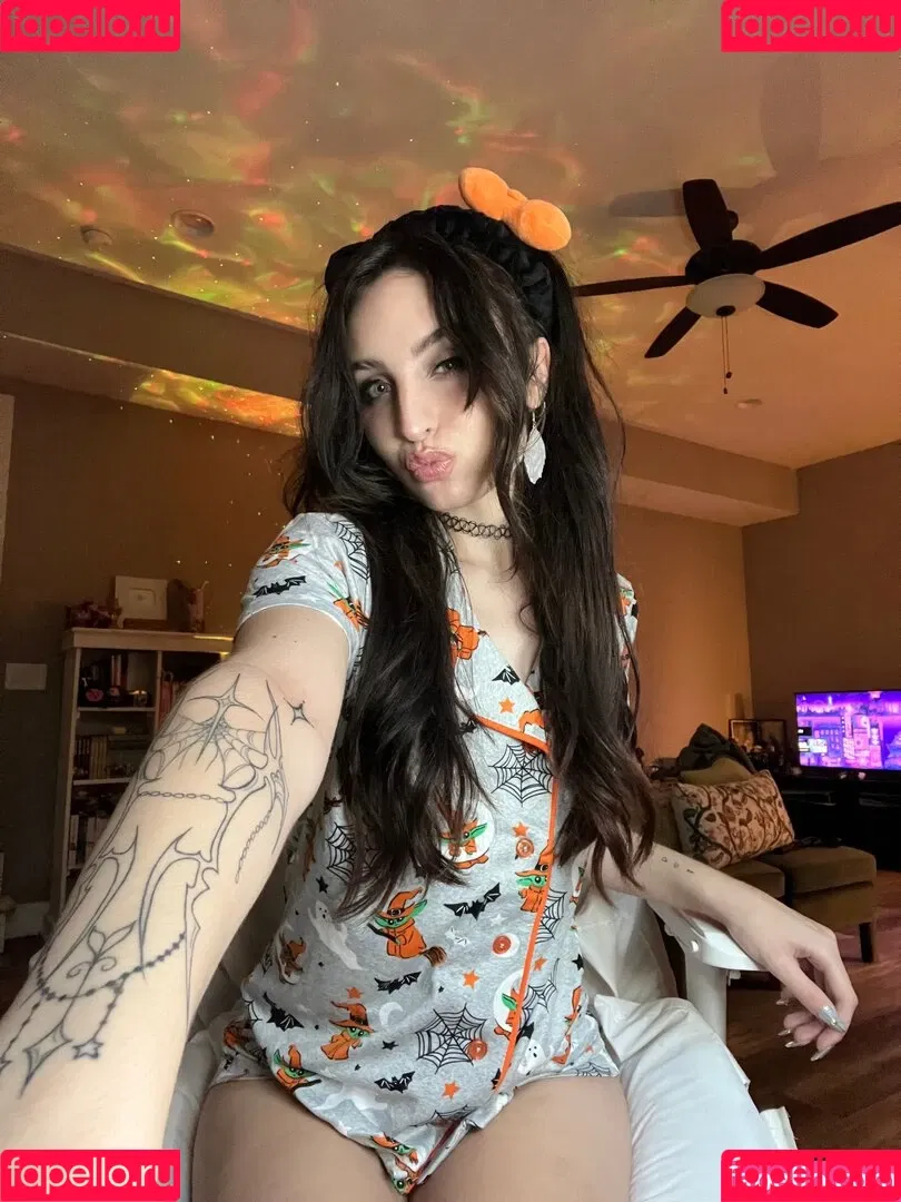 Beebee ASMR Onlyfans Photo Gallery 