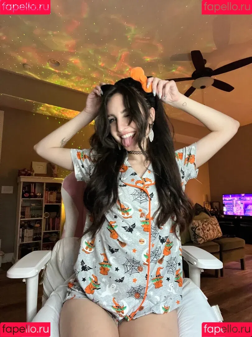 Beebee ASMR Onlyfans Photo Gallery 