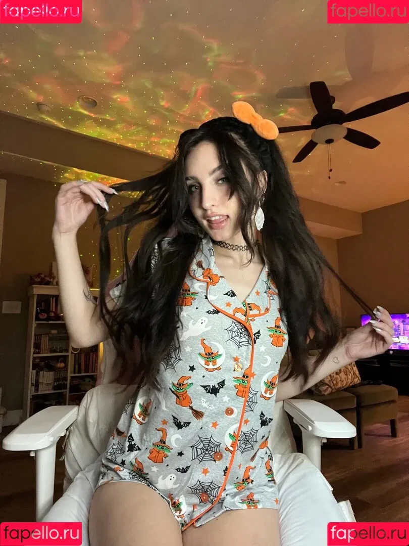 Beebee ASMR Onlyfans Photo Gallery 