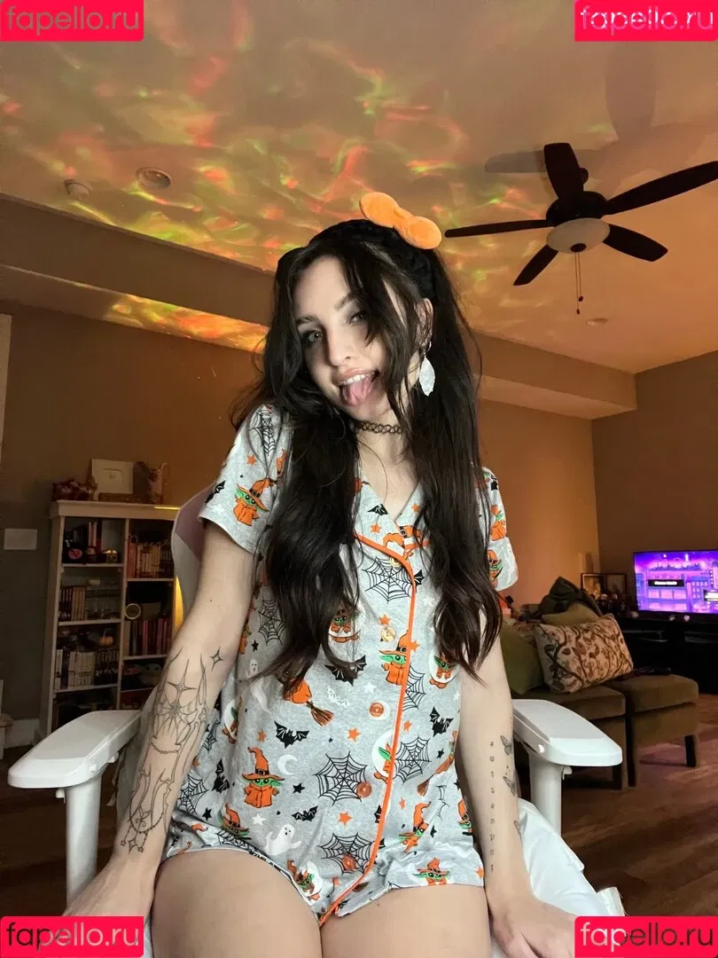 Beebee ASMR Onlyfans Photo Gallery 