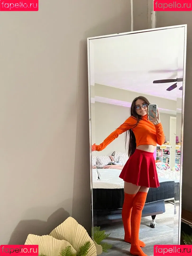 Beebee ASMR Onlyfans Photo Gallery 
