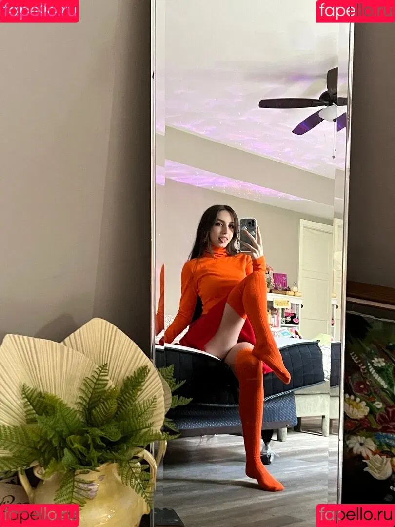 Beebee ASMR Onlyfans Photo Gallery 