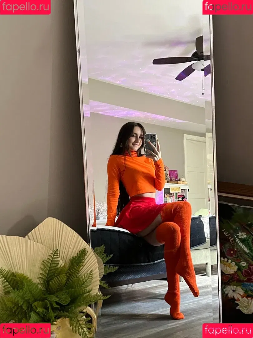 Beebee ASMR Onlyfans Photo Gallery 