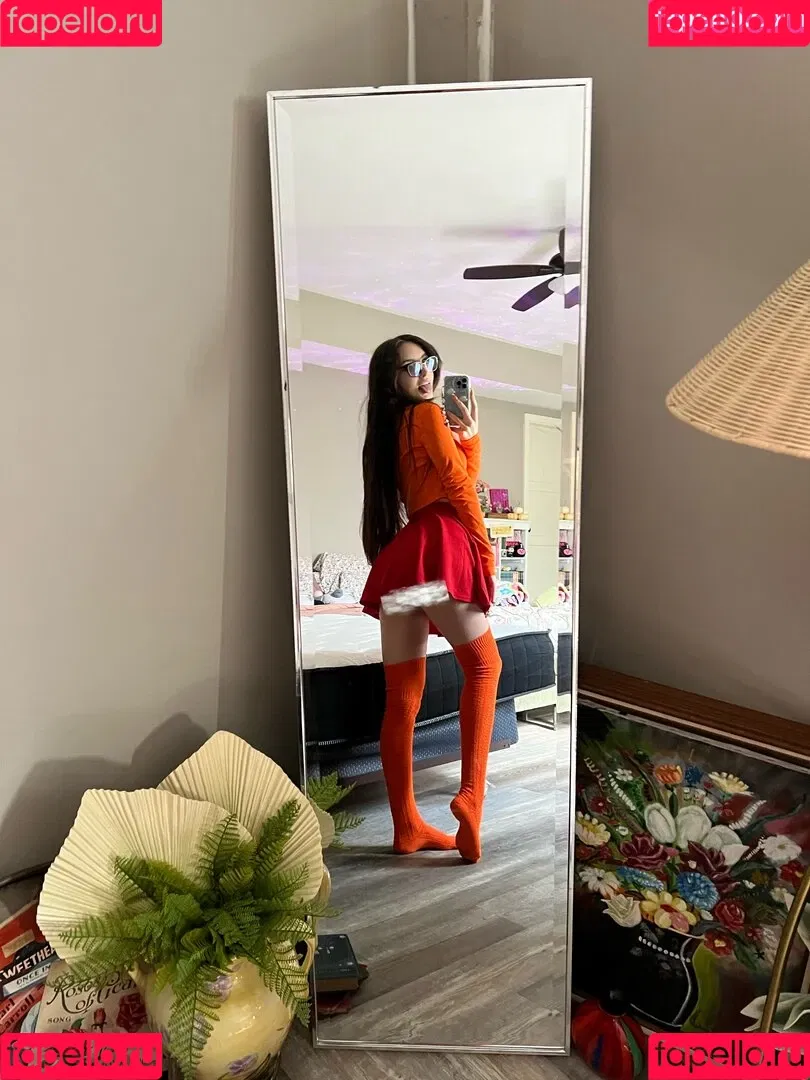 Beebee ASMR Onlyfans Photo Gallery 