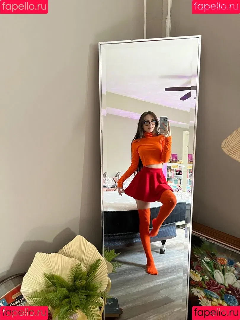 Beebee ASMR Onlyfans Photo Gallery 
