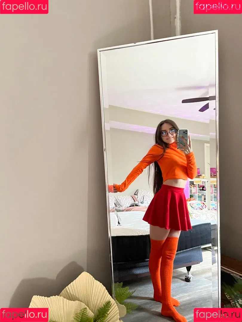 Beebee ASMR Onlyfans Photo Gallery 